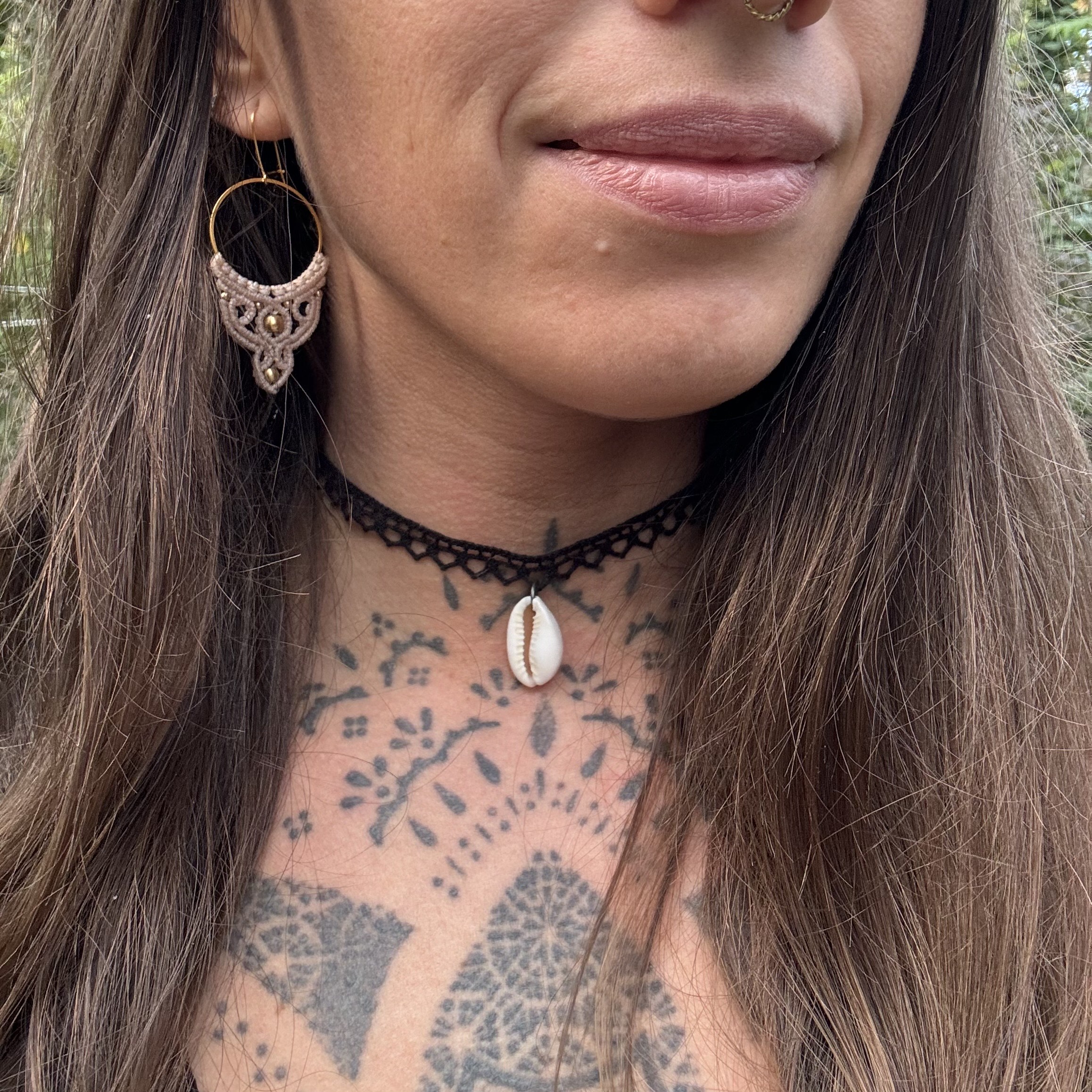 candice-mary-micro-macrame-creatrice-artisanat-lithotherapie-rochefort-du-gard-massage