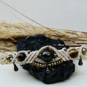 candice-mary-micro-macrame-creatrice-artisanat-lithotherapie-rochefort-du-gard-oeil-du-tigre-bracelet