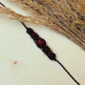 candice-mary-micro-macrame-creatrice-artisanat-lithotherapie-rochefort-du-gard-bracelet-cornaline