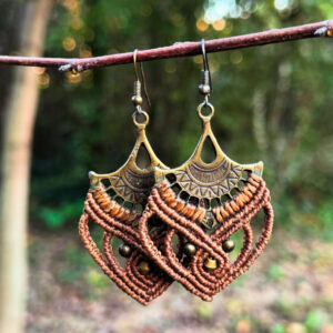 candice-mary-micro-macrame-creatrice-artisanat-lithotherapie-rochefort-du-gard-boucle-oreille-laiton-ethnique