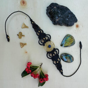 candice-mary-micro-macrame-creatrice-artisanat-lithotherapie-rochefort-du-gard-bracelet-lapiz-lazuli