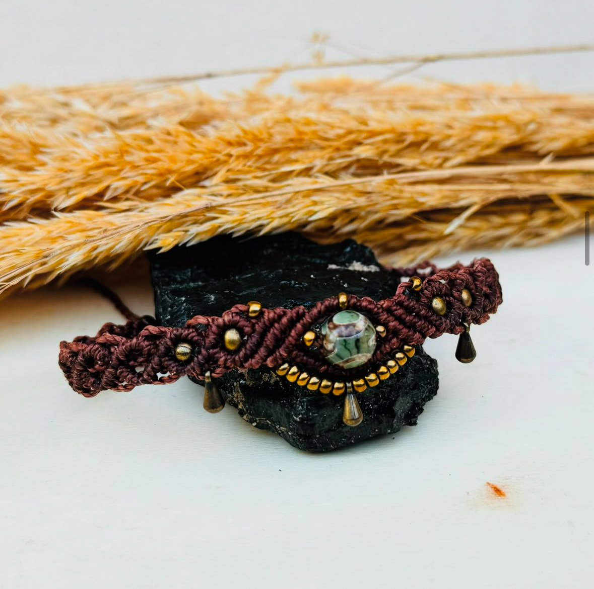 candice-mary-micro-macrame-creatrice-artisanat-lithotherapie-rochefort-du-gard-bracelet-agate