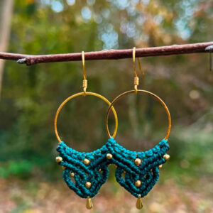 candice-mary-micro-macrame-creatrice-artisanat-lithotherapie-rochefort-du-gard-boucle-oreille-laiton-ethnique-or