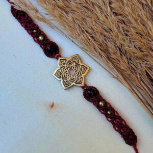 candice-mary-micro-macrame-creatrice-artisanat-lithotherapie-rochefort-du-gard-bracelet-oeil-taureau