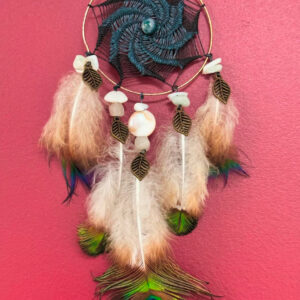 candice-mary-micro-macrame-creatrice-artisanat-lithotherapie-rochefort-du-gard-decoration-attrape-reve-mandala