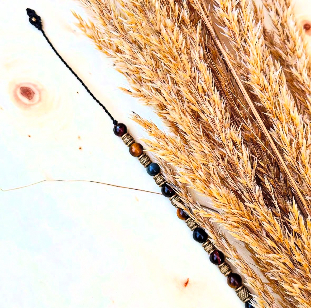 candice-mary-micro-macrame-creatrice-artisanat-lithotherapie-rochefort-du-gard-bracelet-homme-oeil-tigre-taureau-faucon