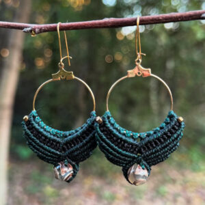 candice-mary-micro-macrame-creatrice-artisanat-lithotherapie-rochefort-du-gard-boucle-oreille-agate-or