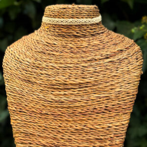 candice-mary-micro-macrame-creatrice-artisanat-lithotherapie-rochefort-du-gard-ras-du-cou