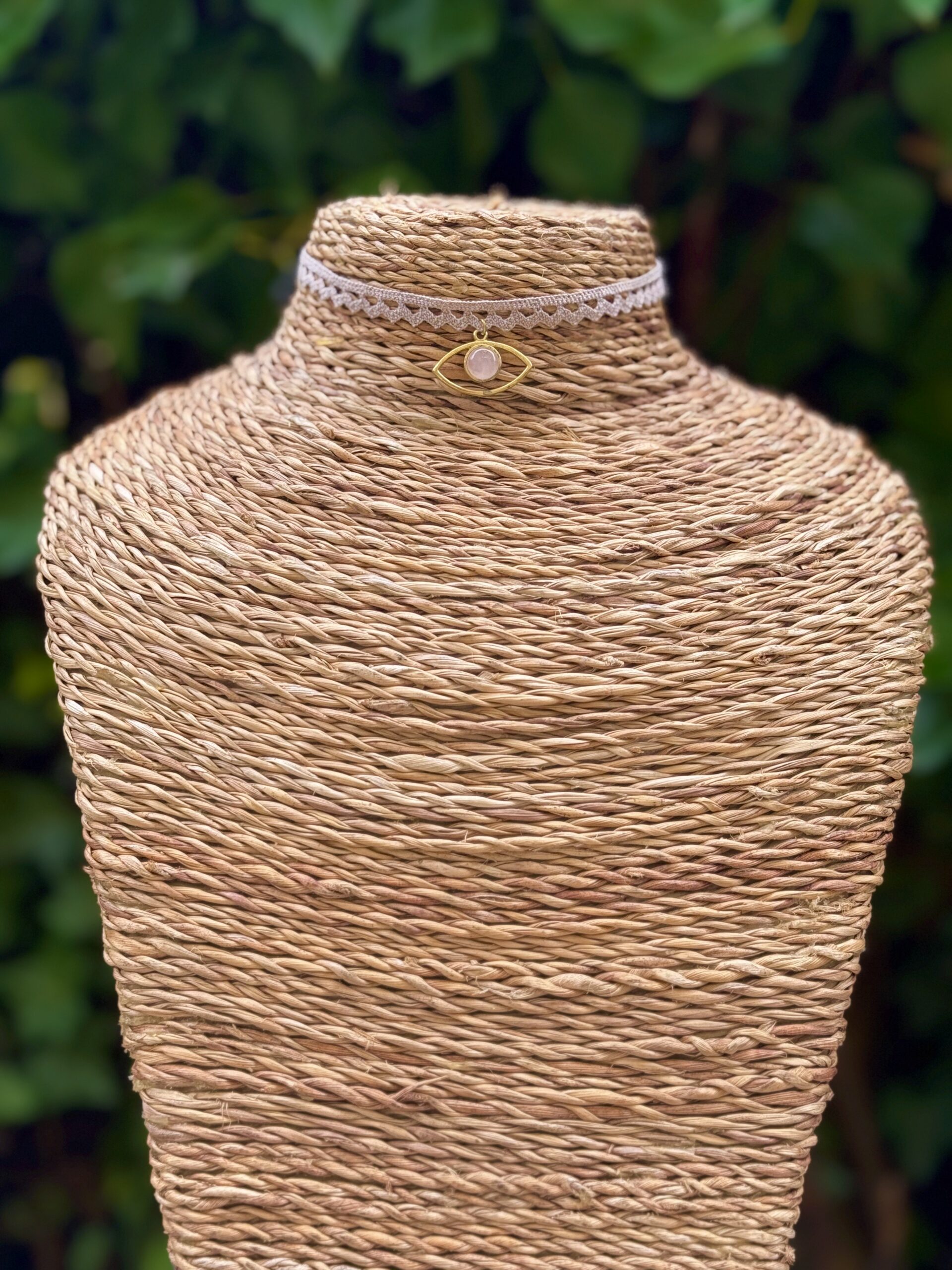 candice-mary-micro-macrame-creatrice-artisanat-lithotherapie-rochefort-du-gard-collier-ras-du-cou