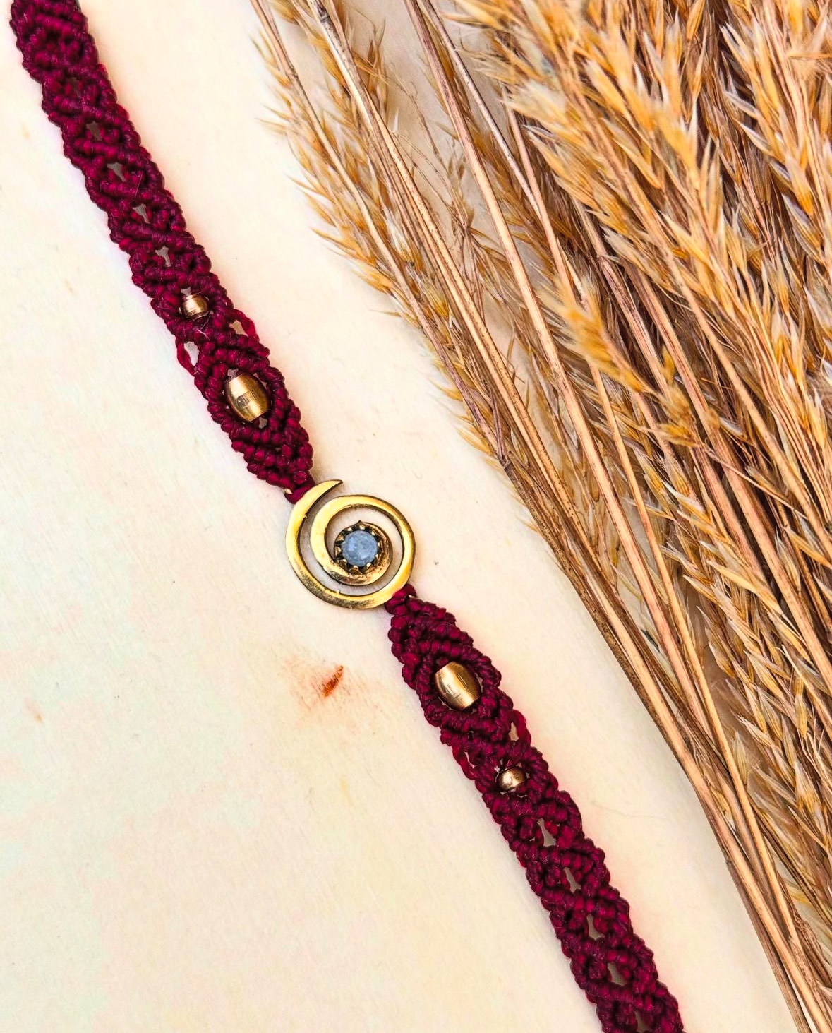 candice-mary-micro-macrame-creatrice-artisanat-lithotherapie-rochefort-du-gard-collier-ras-du-cou