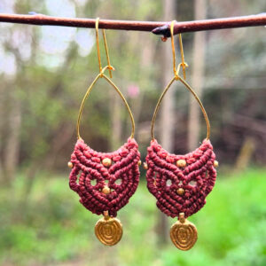 candice-mary-micro-macrame-creatrice-artisanat-lithotherapie-rochefort-du-gard-collier-ras-du-cou