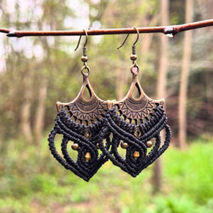 candice-mary-micro-macrame-creatrice-artisanat-lithotherapie-rochefort-du-gard-boucle-oreille-laiton