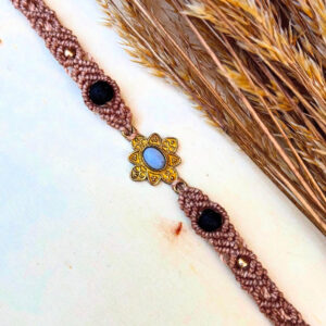 candice-mary-micro-macrame-creatrice-artisanat-lithotherapie-rochefort-du-gard-bracelet-pierre-lune-lave