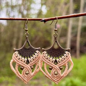 candice-mary-micro-macrame-creatrice-artisanat-lithotherapie-rochefort-du-gard-boucle-oreille-laiton