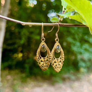 candice-mary-micro-macrame-creatrice-artisanat-lithotherapie-rochefort-du-gard-boucle-oreille-laiton